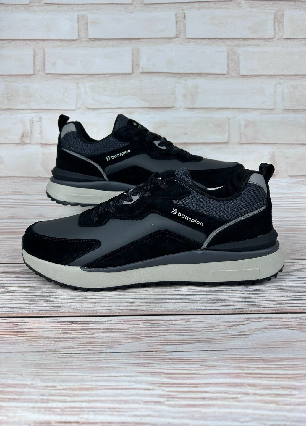 Черные демисезонные мужские кроссовки черные низкие демисезонные кроссовки из комбинированного материала на плоской подошве для прогулок Baas