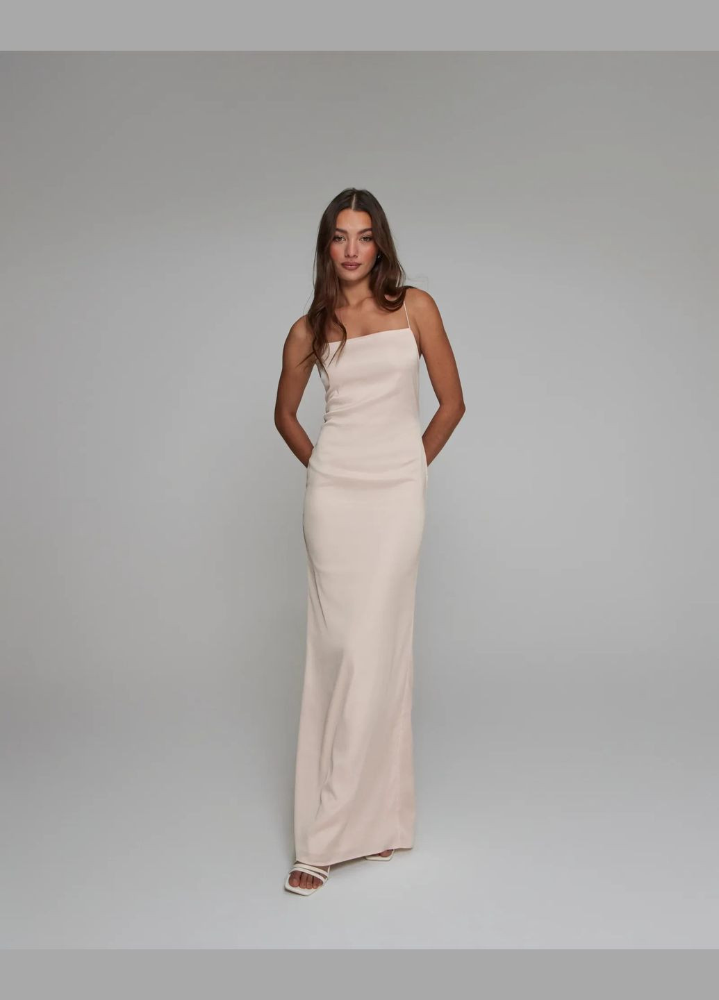 Бежева вечірня сукня Nelly однотонна