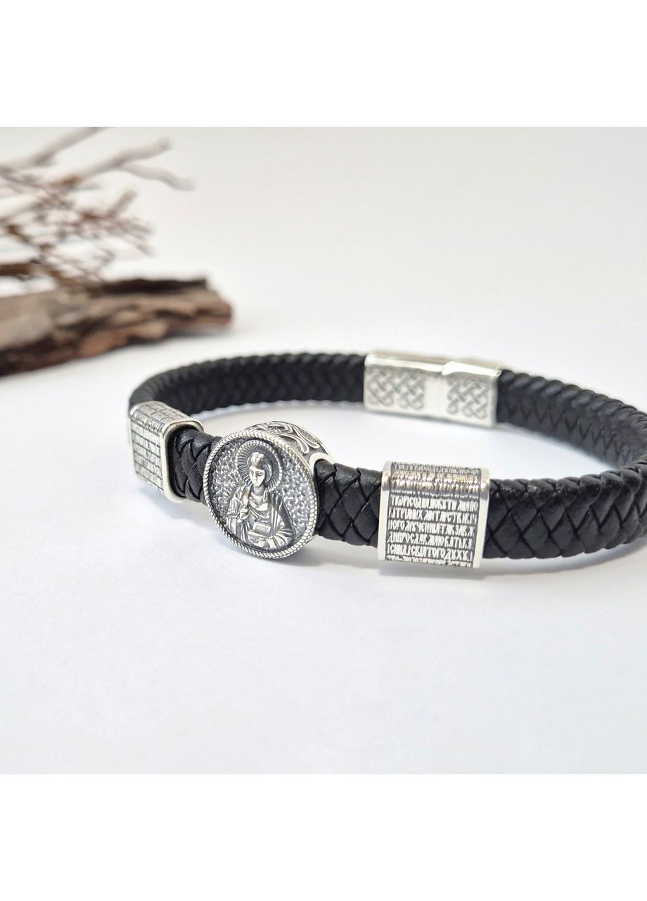 Серебряный Кожаный широкий браслет св. Пантелеймоном и Молитвой 22 см серебро 925 пробы Черненное 75332 Nobrand (369974954)