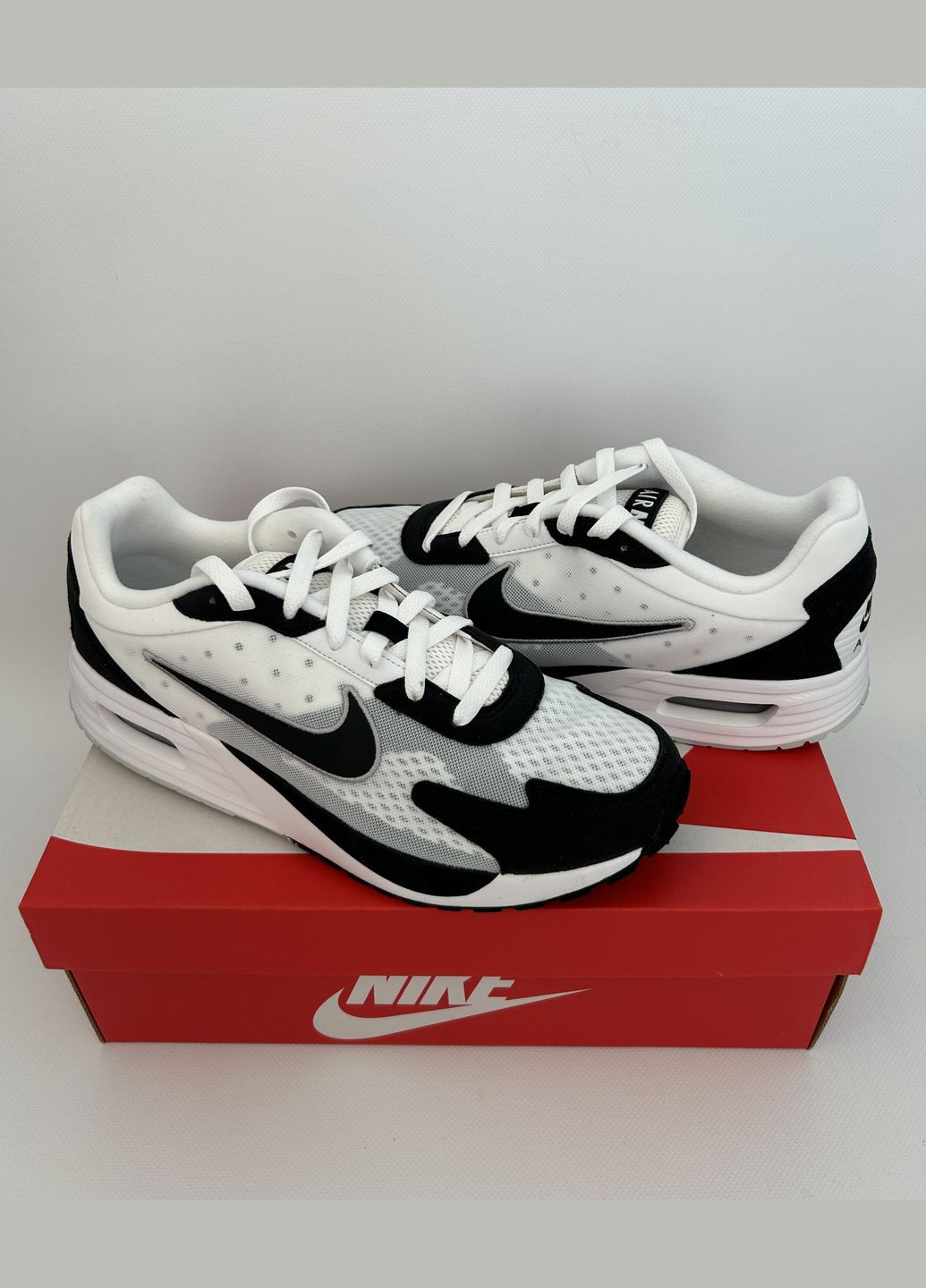Белые демисезонные кроссовки air max solo Nike