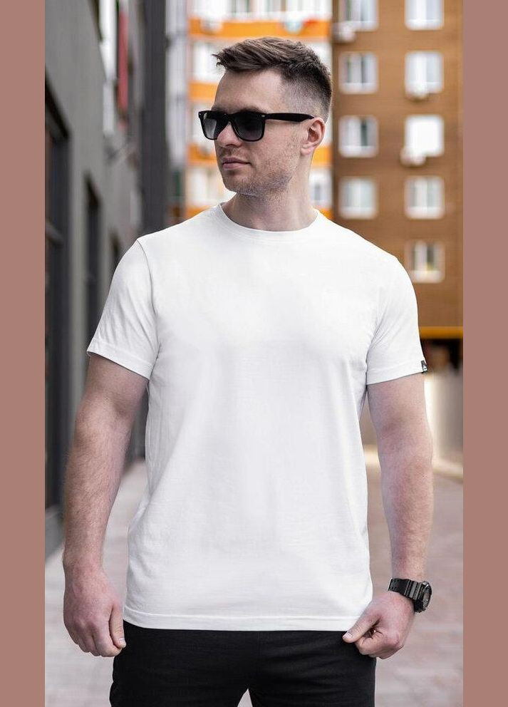 Белая мужская футболка No Brand