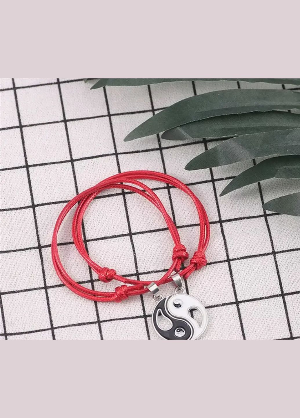 Парные браслеты Инь-янь для влюбленных две половинки красная нить No Brand (340275721)