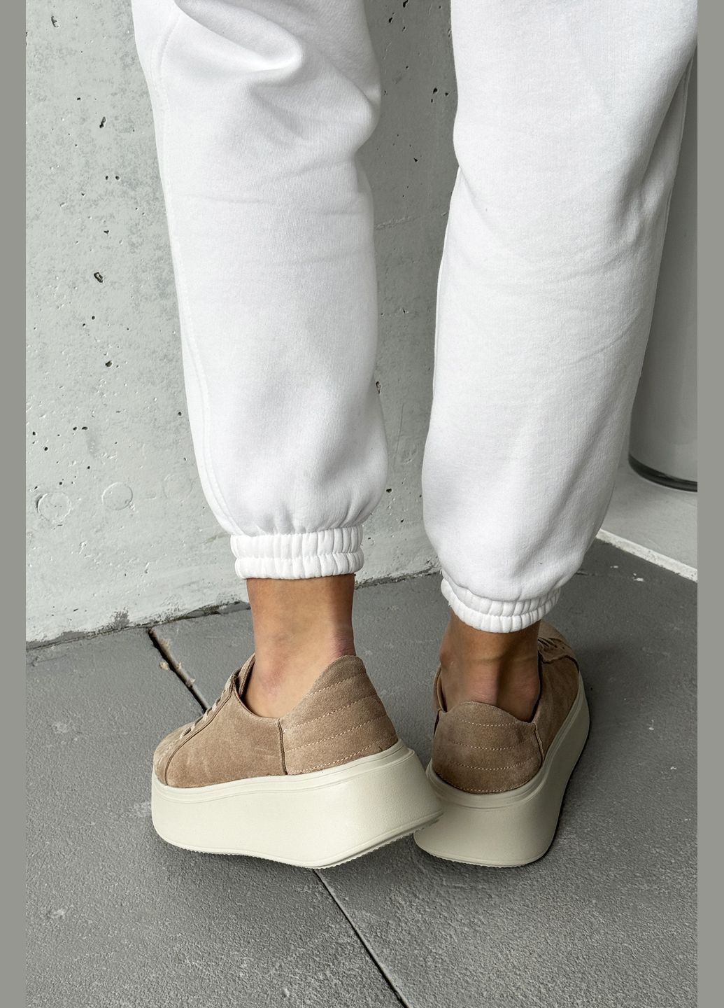 Бежевые демисезонные стильные и удобные кроссовки на массивной платформе из натуральной кожи кожи InFashion Кросівки