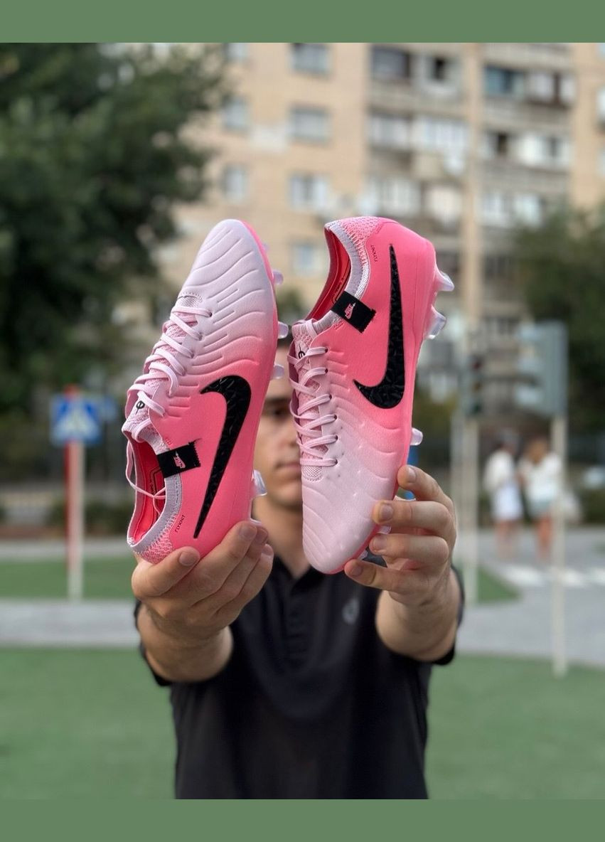 Розовые футбольные бутсы No Brand