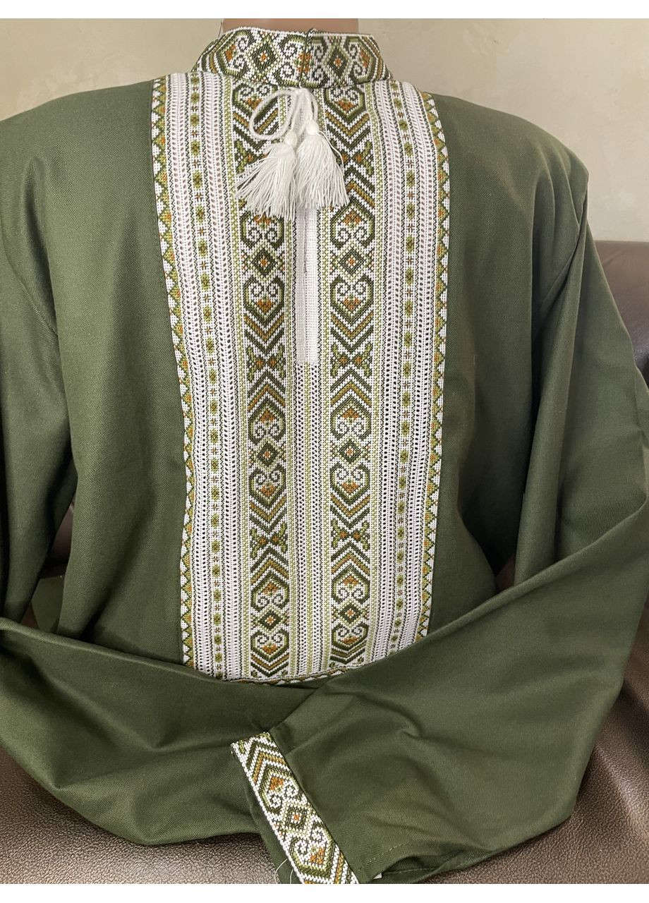 Зелёная стильная мужская вышиванка на зеленом полотне ручной работы ч-1680. l (371191023)