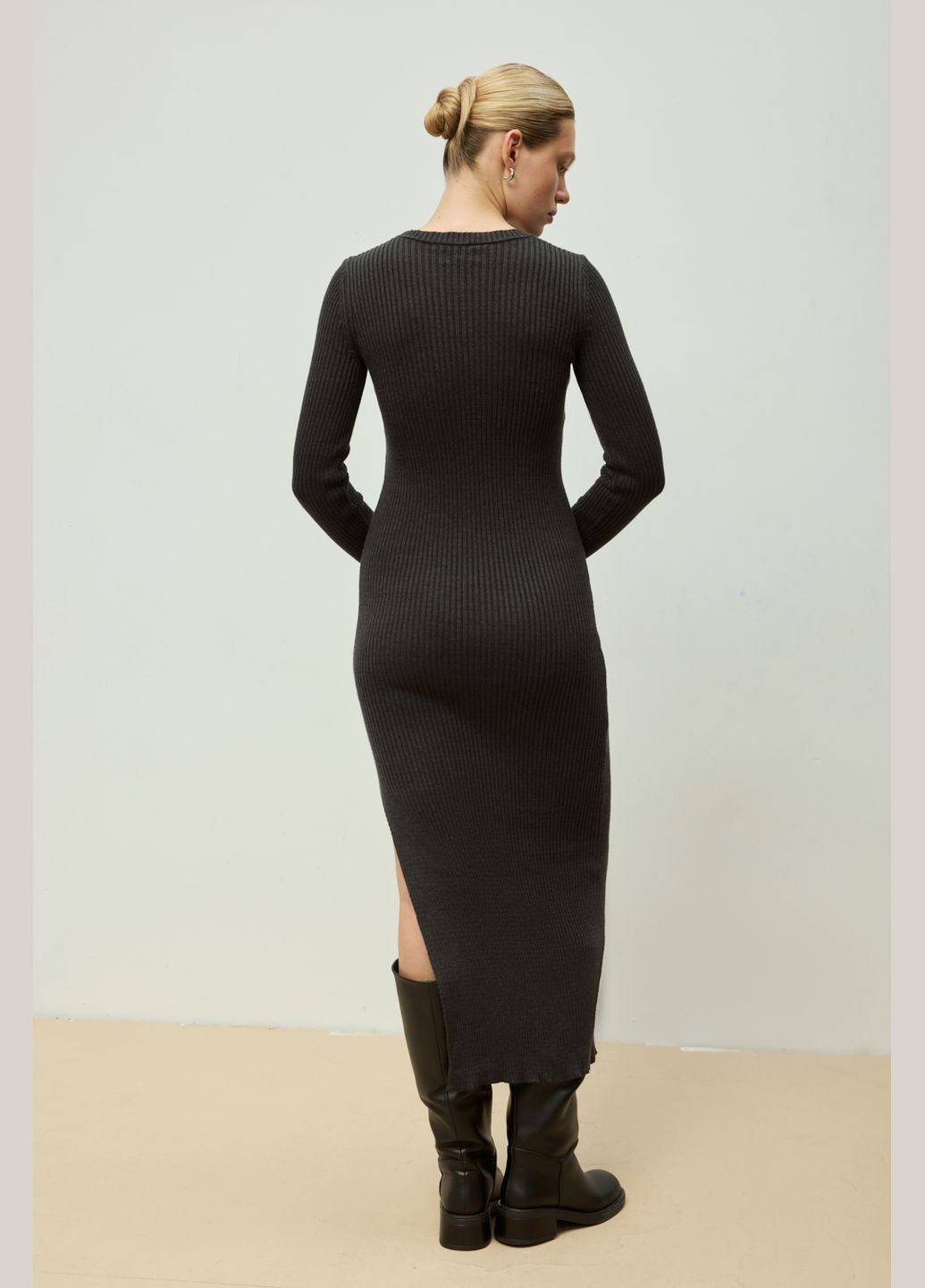 Темно-серое платье с вырезом m-l темно-серый 2003 Papaya