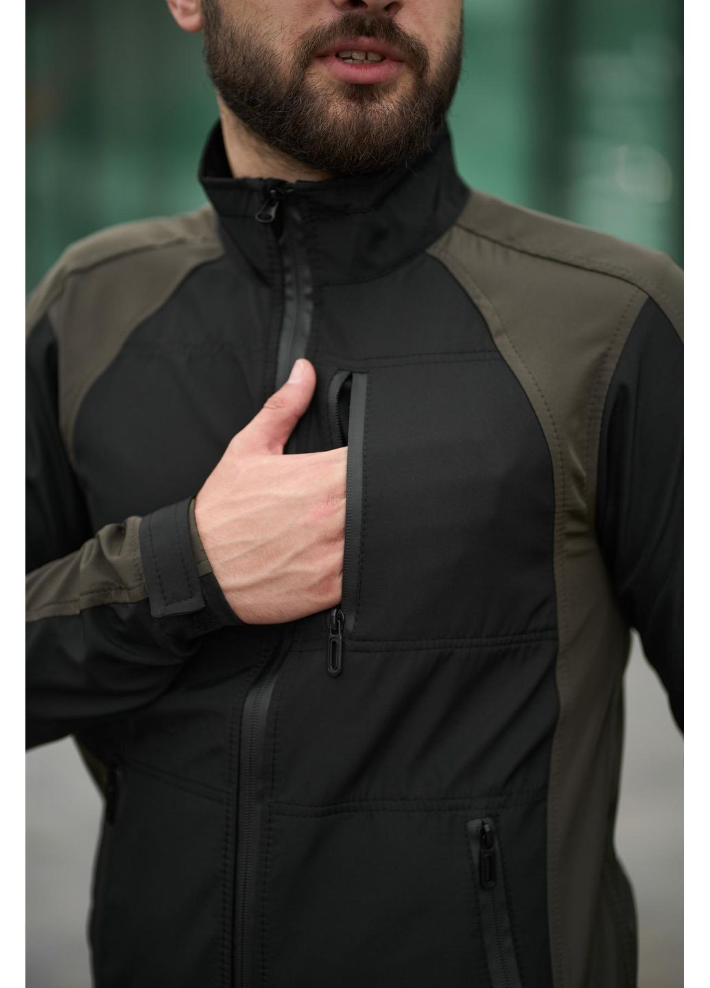 Оливковая (хаки) демисезонная стильная мужская куртка с softshell без флиса Vakko