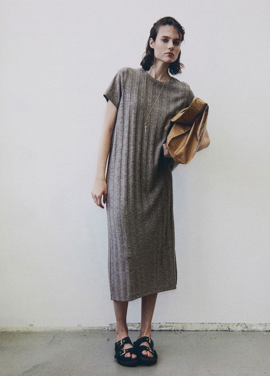 Коричневое кэжуал платье в рубчик H&M однотонное