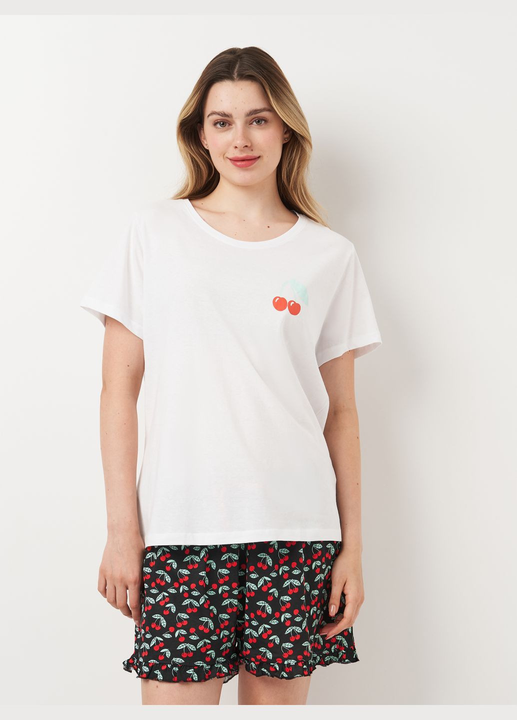 Біла всесезон піжама (шорти, футболка) Blue Motion