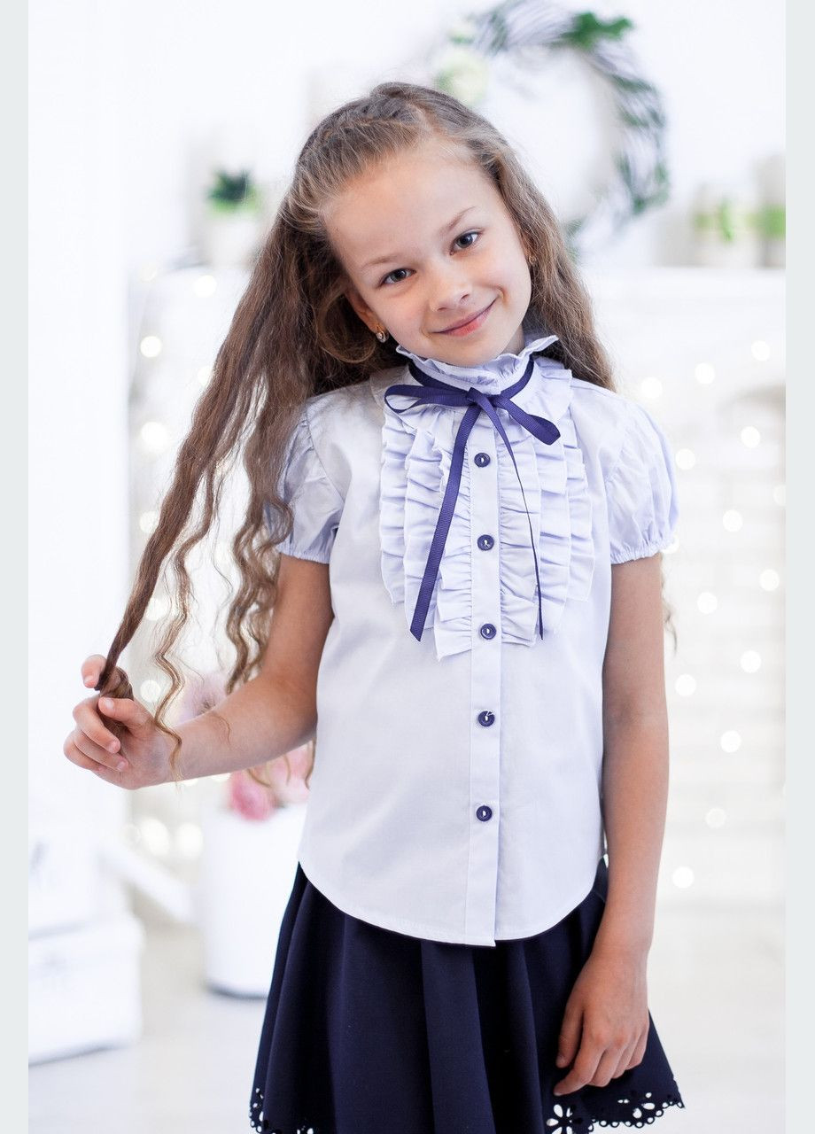 Блузка мод. 2071к біла із синьою стрічкою Світ блуз (330615154)