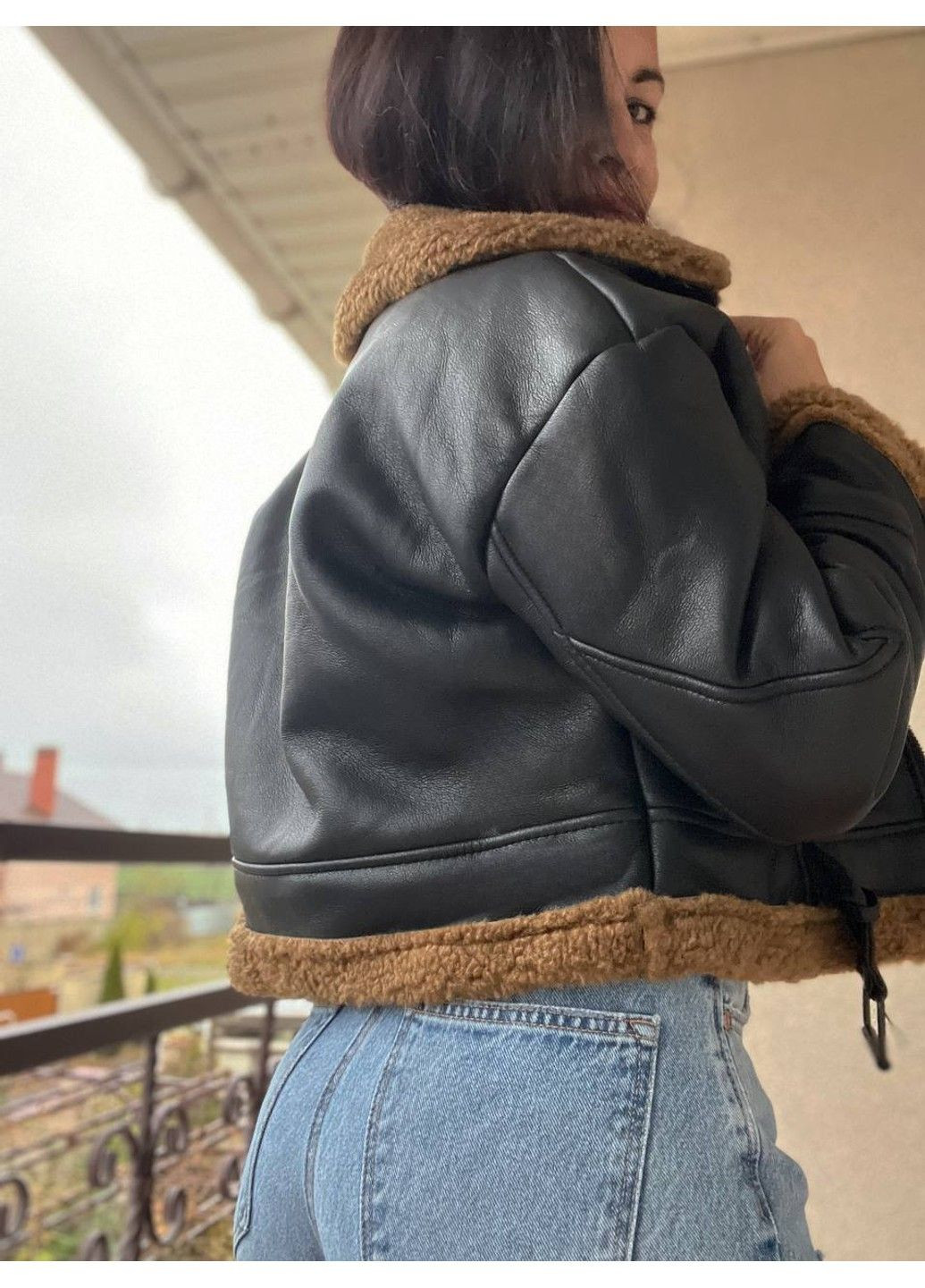 Дублянка жіноча 2437 коротка авіатор на блискавці з коричневим хутром екошкіра чорна AFTF BASIC (311280507)