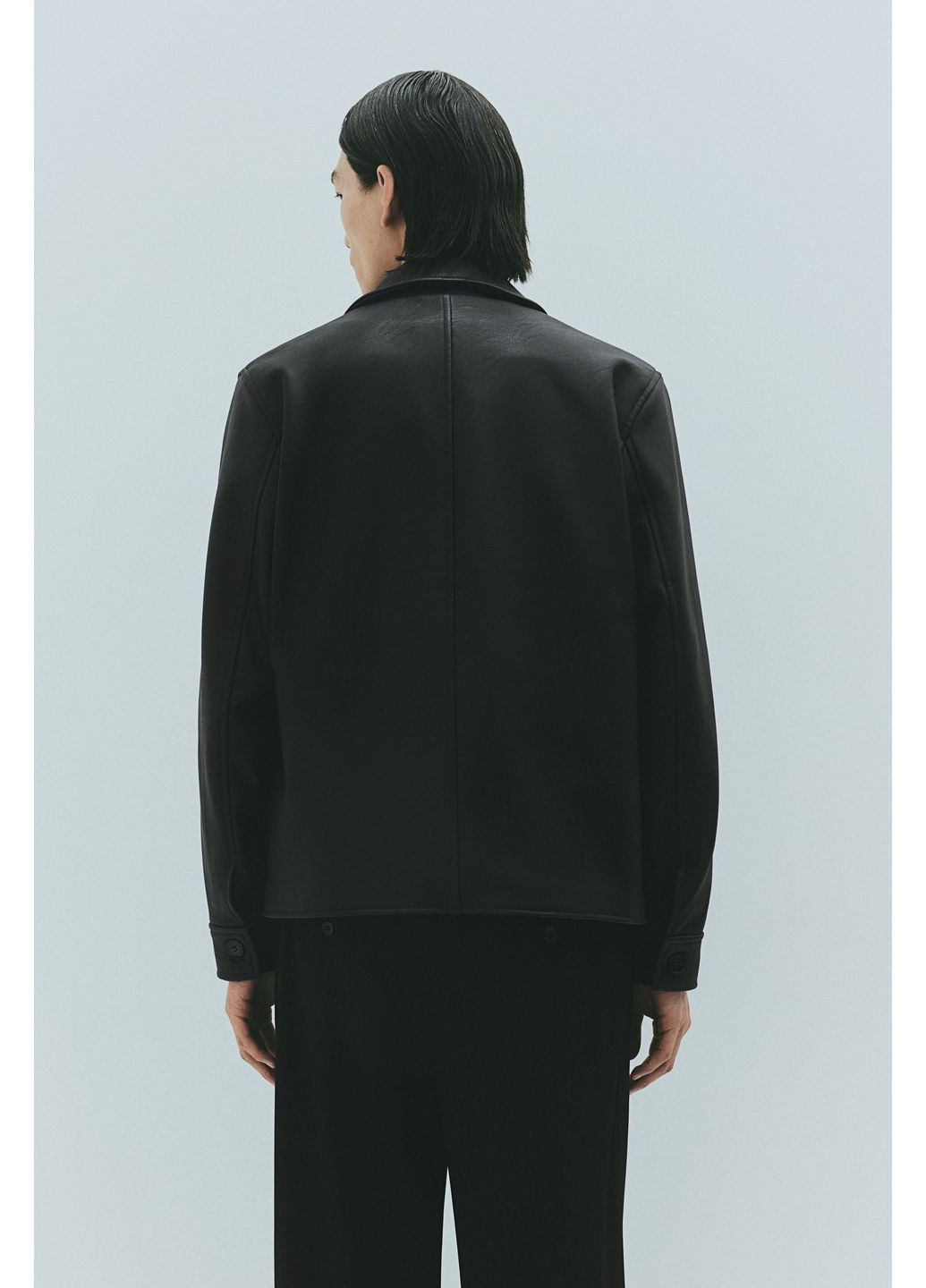 Черная демисезонная куртка из искусственной кожи весенне-осенняя H&M