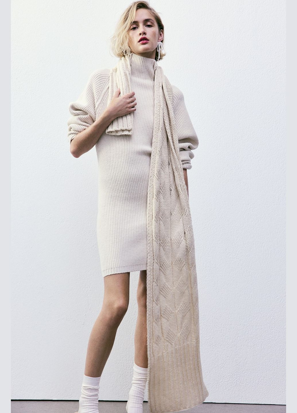 Кремовое платье зимнее H&M