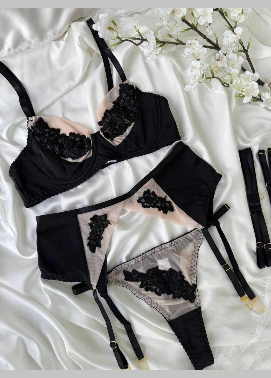 Чорний ніжний комплект жіночого білизни з поясом та гартерами Simply sexy