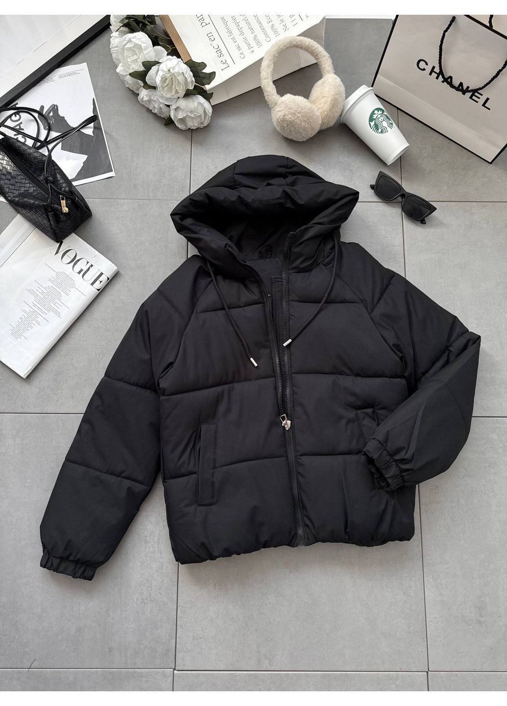 Черная зимняя куртка зимняя плащевка, наполнение холофайбер, с капюшоном и карманами. Україна