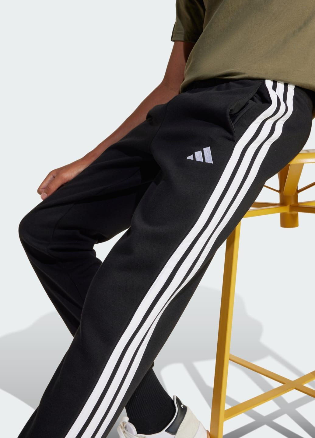 Черные спортивные демисезонные брюки adidas