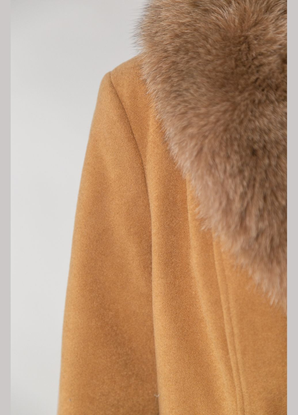 Светло-коричневое зимнее Пальто двубортное Chicly Furs