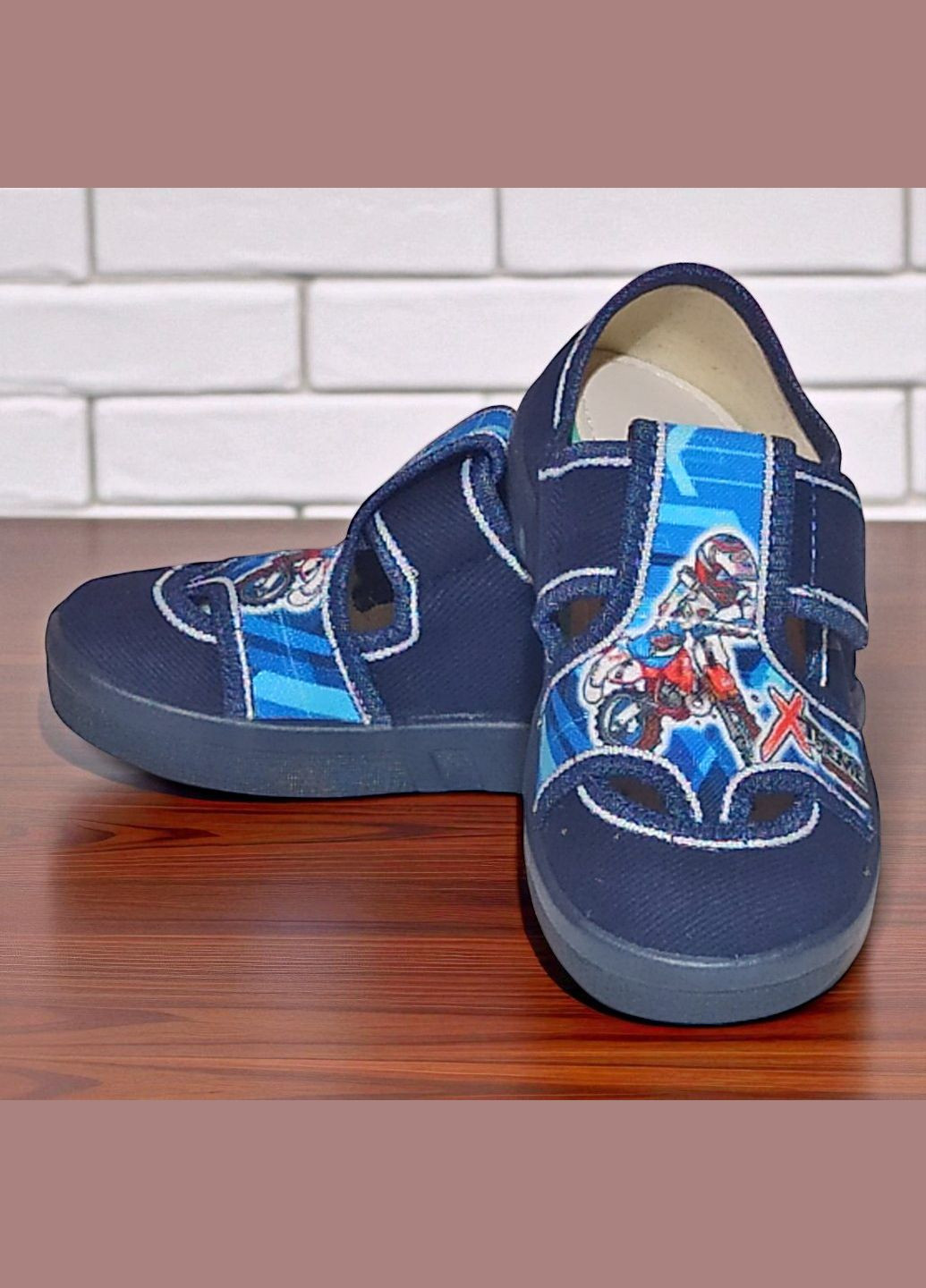 Ортопедичні тапочки на липучці капчики для дівчинки змінне взуття в садок змінка Natur Waldi (341277511)