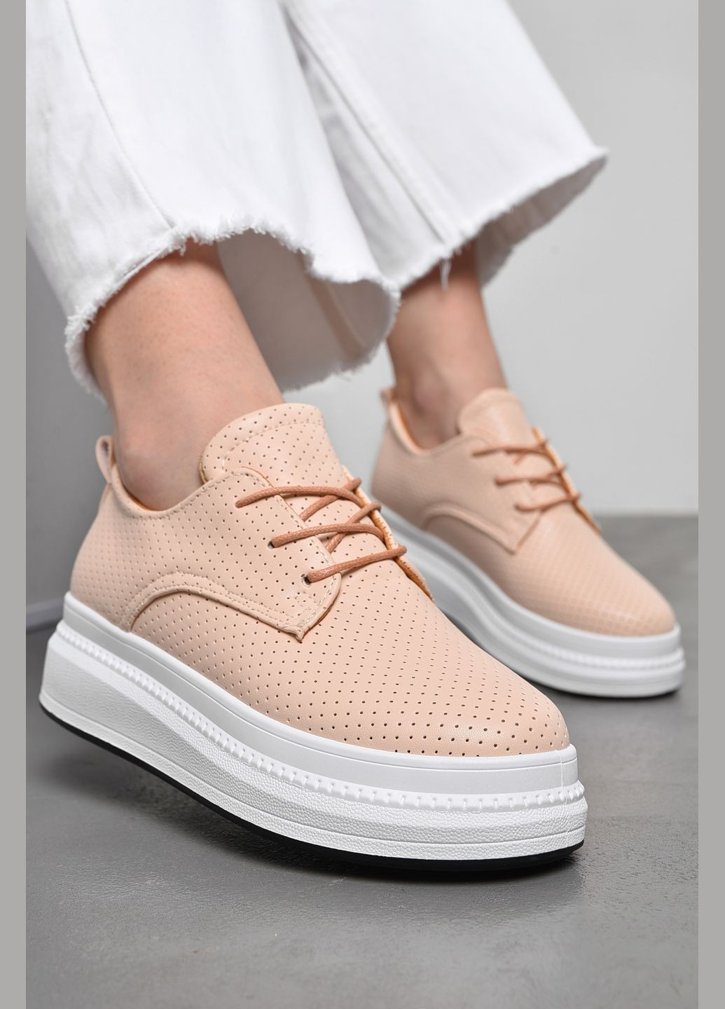 Сліпони жіночі пудрового кольору на шнурівці Let's Shop (290011268)