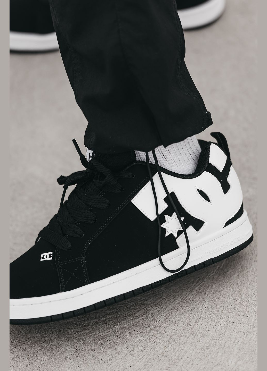 Чорно-білі всесезон кросівки чоловічі і жіночі dc shoes court graffik black white | дс шуз чорно-білі No Brand