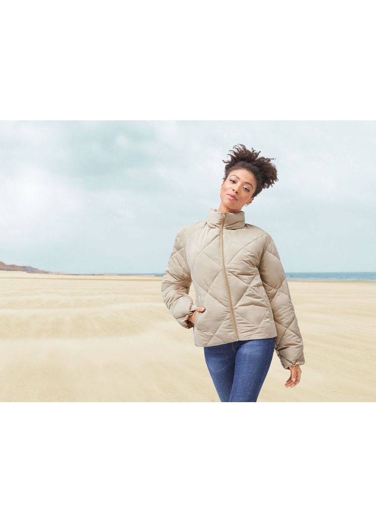 Молочна демісезонна куртка демісезонна водовідштовхувальна та вітрозахисна для жінки bionic-finish® eco 378056 молочний Esmara