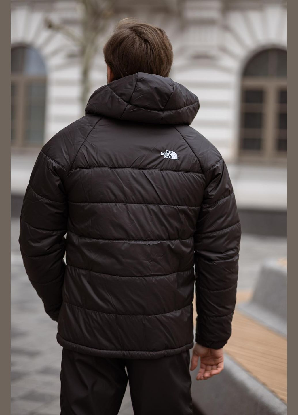 Чорна демісезонна легка куртка з капюшоном на силіконі Vakko