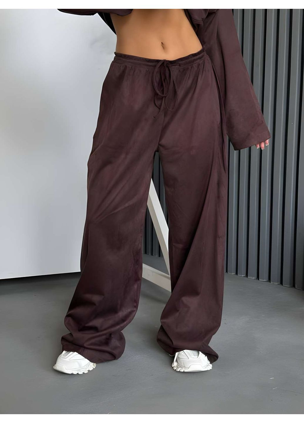 Костюм оверсайз із мікрозамшу на осінь сірий, жіночий вільний костюм двійка штани + кофта,... Україна (355059423)