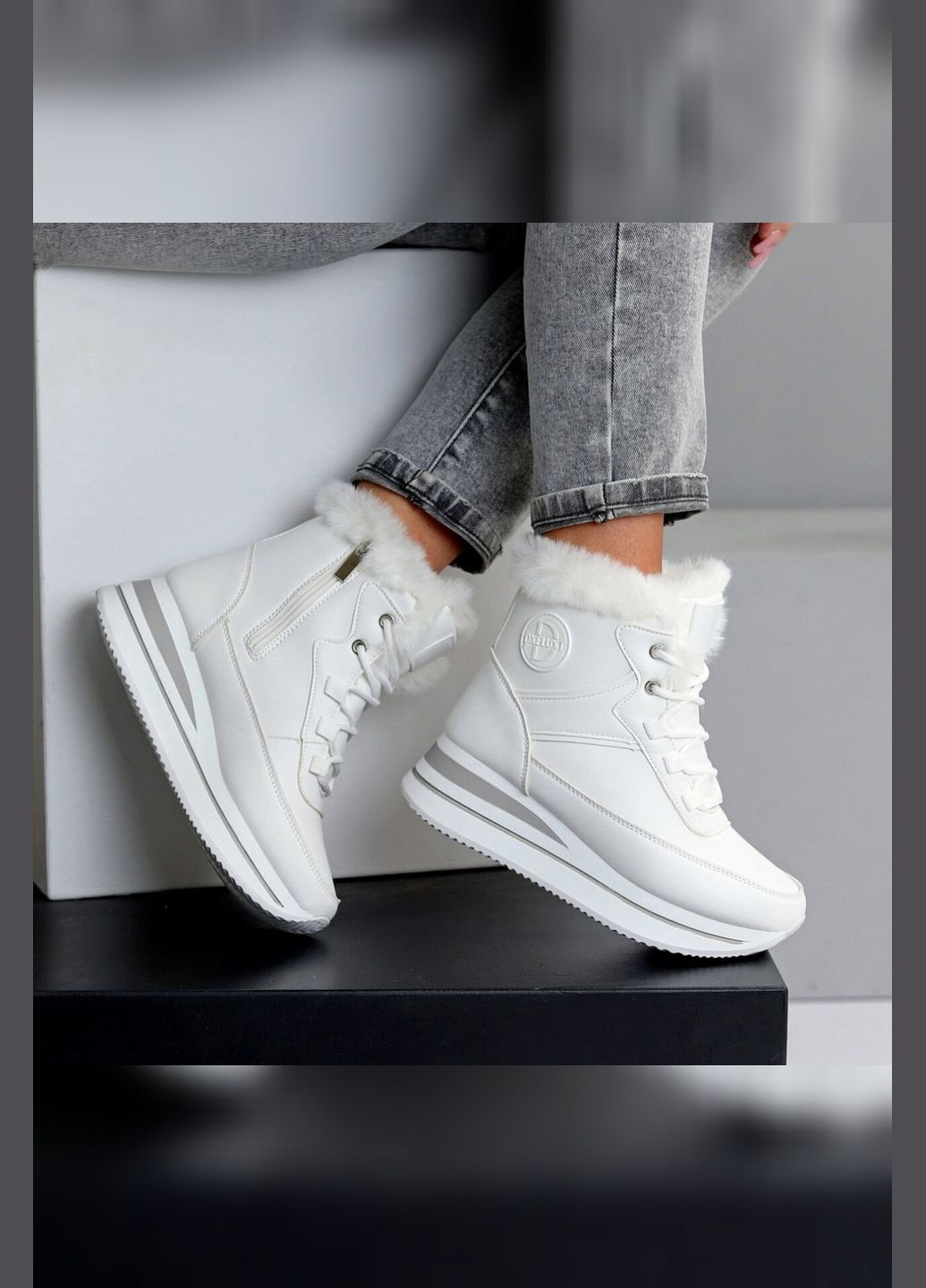 Белые зимние хайтопы-кроссовки для женщин на меху из эко-кожи и эко-замши на молнии и шнуровке Viki кросівки-хайтопи белые зима (314702512)