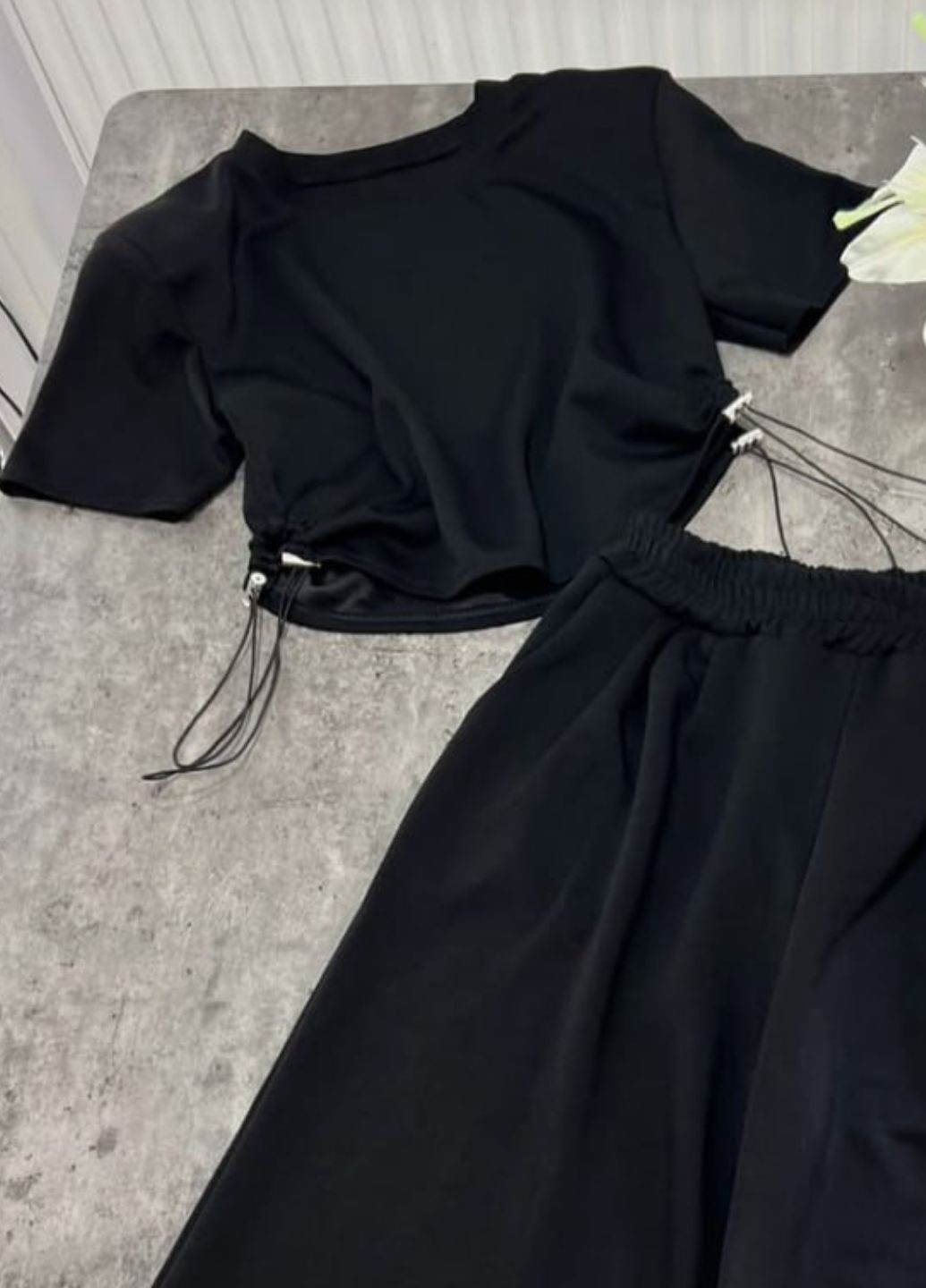 Костюм-двійка: вкорочена футболка та штани на резинці Україна (327842198)