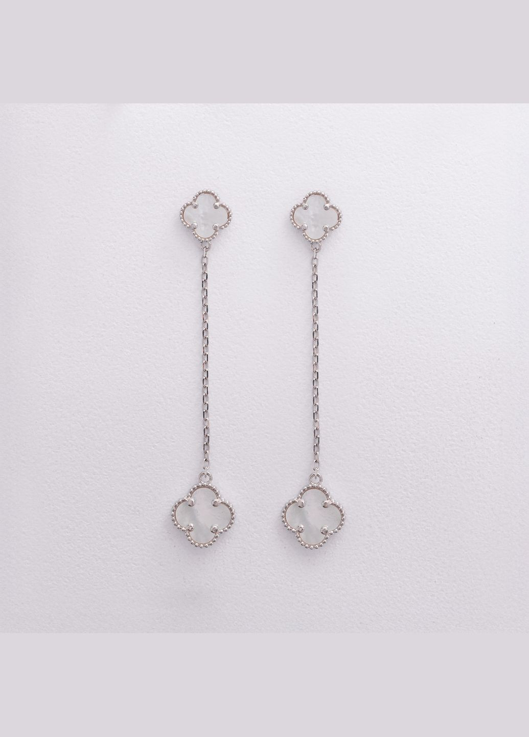 Серебряные серьги Клевер на цепочке (перламутр) 123514 Oniks (347193652)