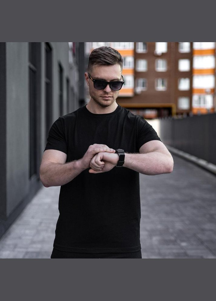 Черная базовая футболка классического кроя с коротким рукавом Vakko