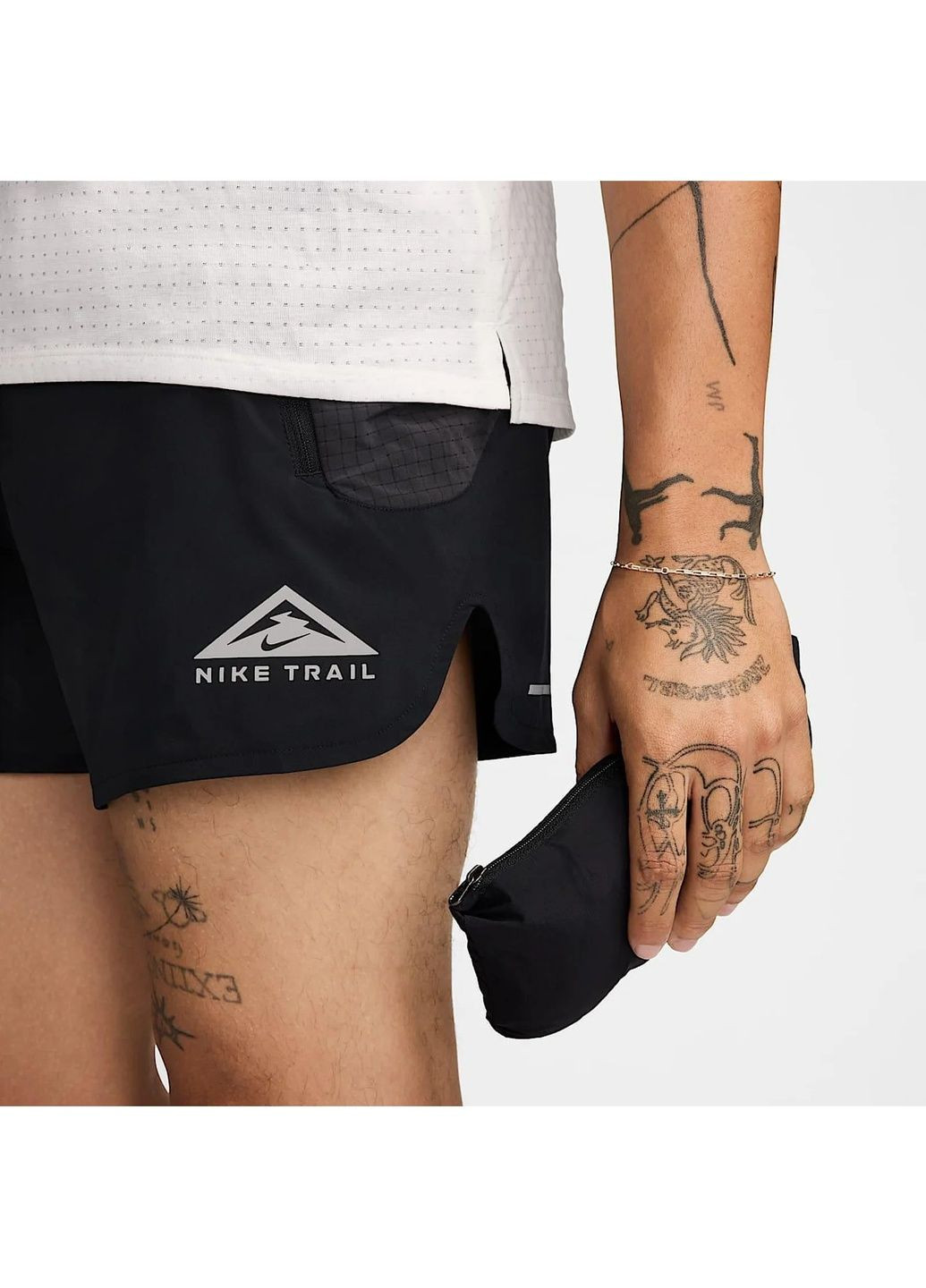 Чорна вітровка чоловіча trail aireez black Nike