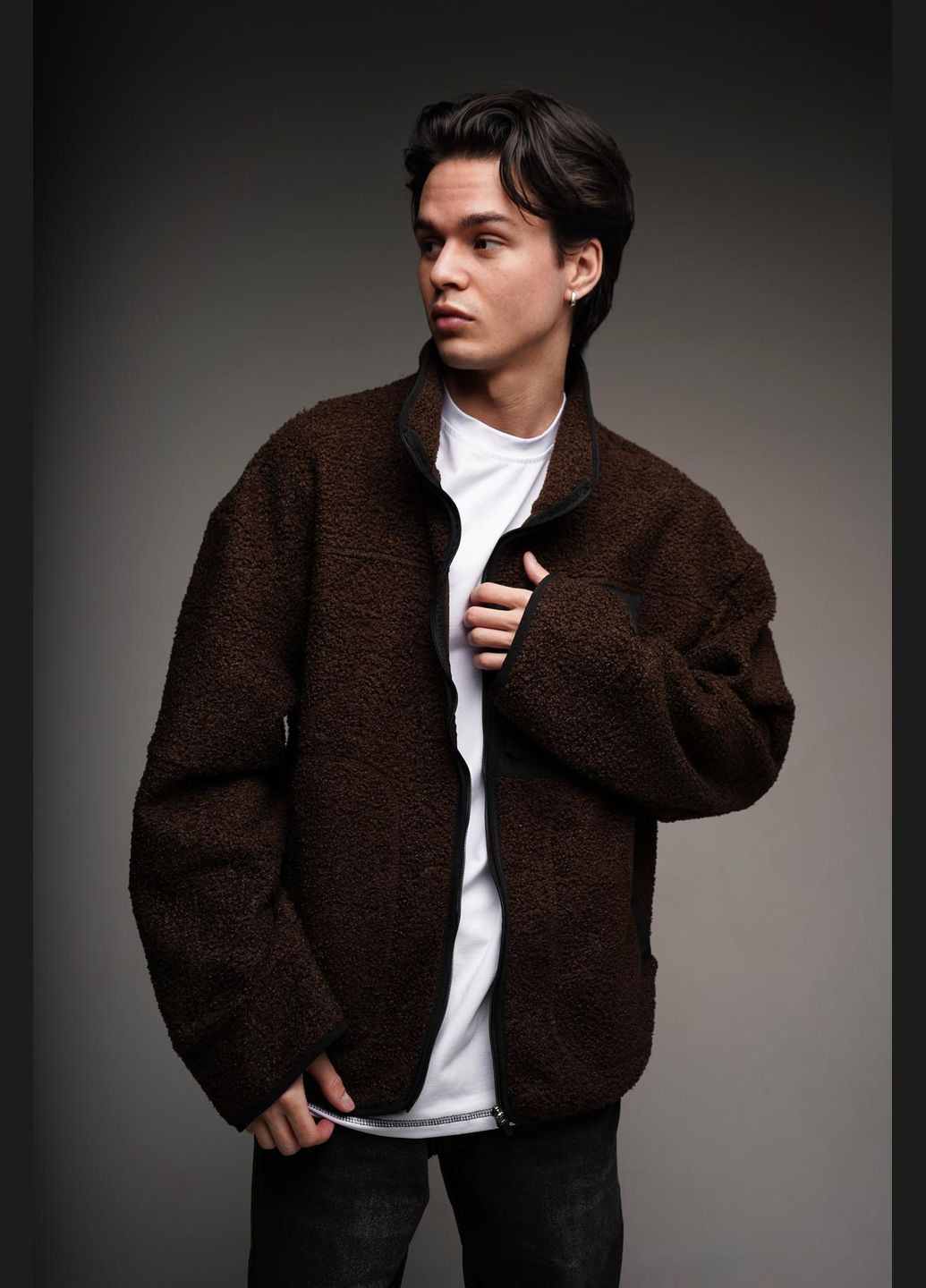 Стильна та тепла куртка-бомбер із м'якого матеріалу "барашек" Vakko на блискавці (324147089)