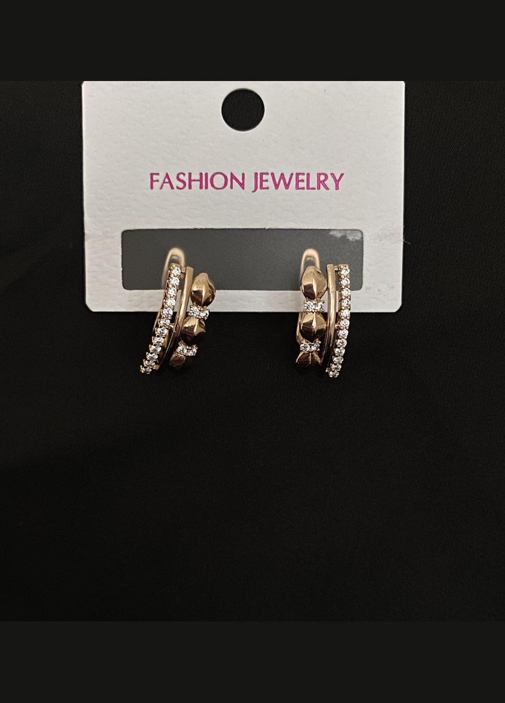 Сережки з маленькими камінчиками англійський замок золотого кольору. 31965 Fashion (335015202)