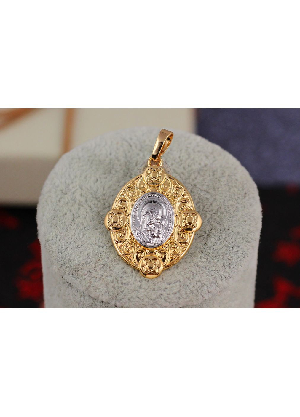 Ладанка овальная с волнистыми краями Богородица склонила голову к младенцу 3 см love-shopping Xuping Jewelry (355798058)