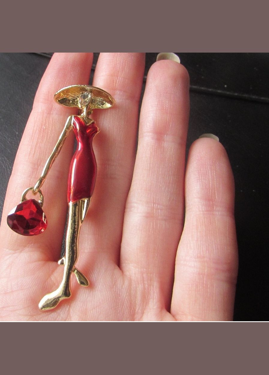 Красная модная брошь девушка модница, 5058 Fashion Jewelry (336949767)