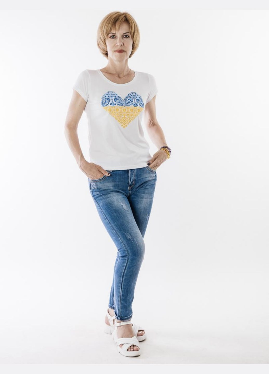 Футболка з вишивкою Жовто-блакитне серце V&V — 303727304