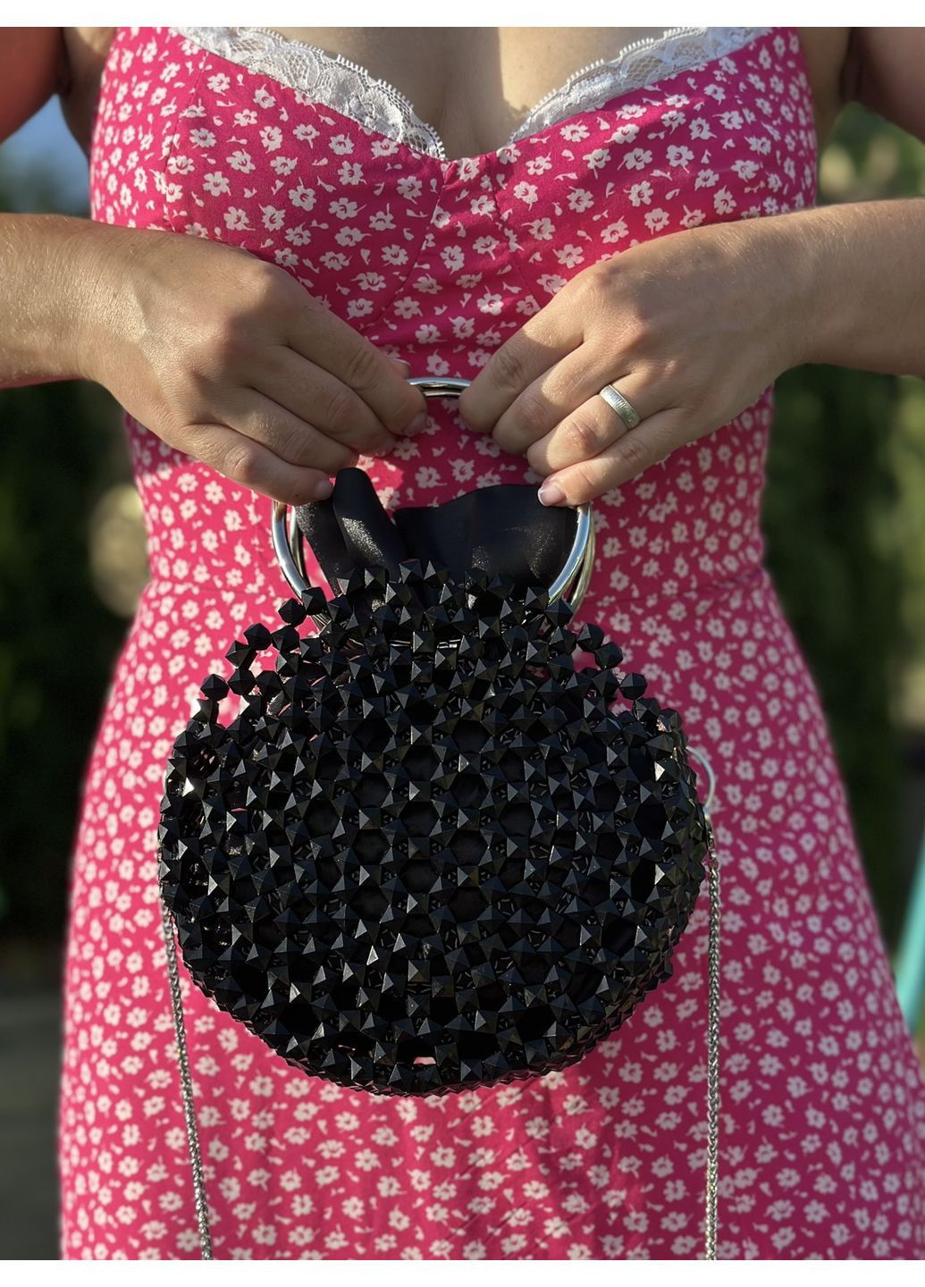 Жіноча кругла сумка з намистин ручної роботи з ланцюжком червона No Brand (362136998)