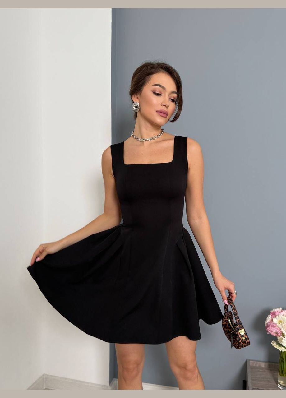 Черное коктейльное приталенное платье мини с широкими бретелями и расклешенной юбкой MonCher