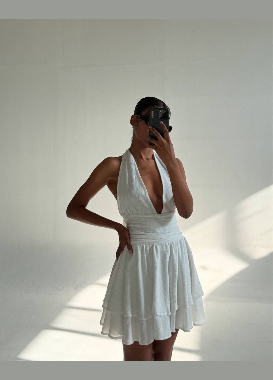 Белое кэжуал мини платье с открытым декольте с пышной юбкой Adelante однотонное