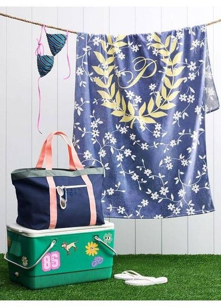 Лимитированный набор пляжного полотенца и сумки Pink Oversized Beach Towel & Tote Set Victoria's Secret (366652465)