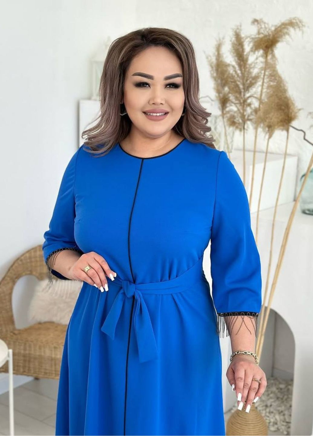 Синя коктейльна жіноча сукня вільного крою з металевою бахромою та чорним кантом а-силует Tik-Tak однотонна