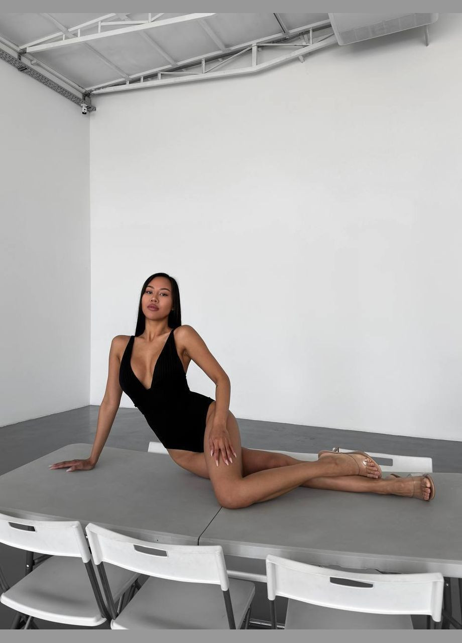 Черный летний очень стильный фактурный купальник слитный Vakko