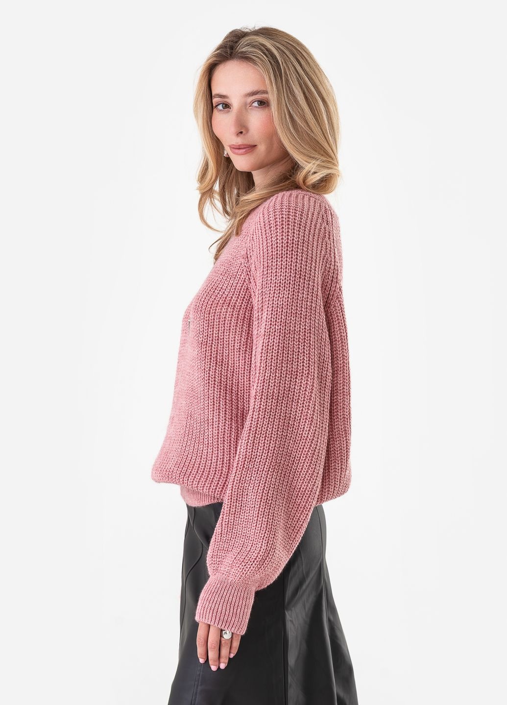 Розовый свободный свитер крупной вязки SVTR