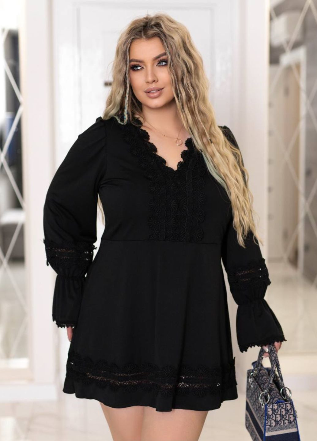 Черное повседневный женское платье из мягкого и эластичного трикотажа. а-силуэт Tik-Tak однотонное