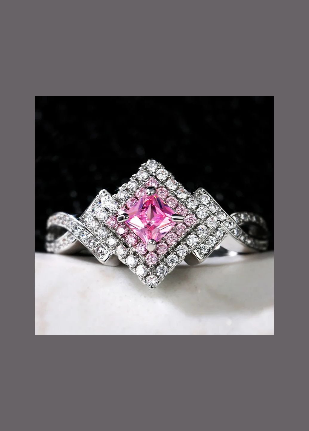 Женское кольцо ромбиком серебристое с белыми фианитами размер 16 Fashion Jewelry (297567174)