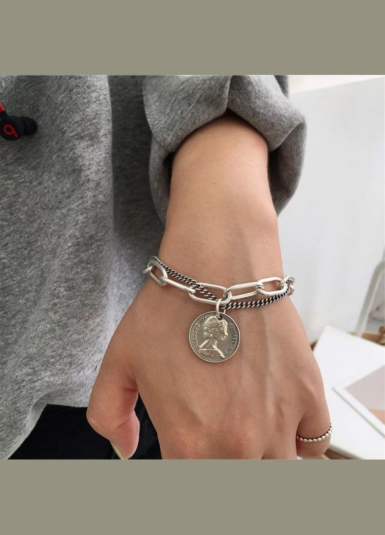 Женский браслет на руку с кулоном в серебристом цвете. Размер 18,5 см кулон 2 см No Brand (358117741)