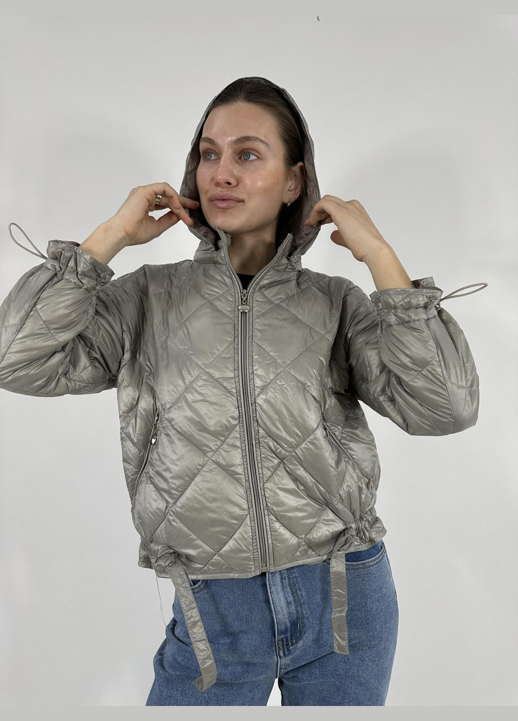 Сіра демісезонна куртка жіноча Minority