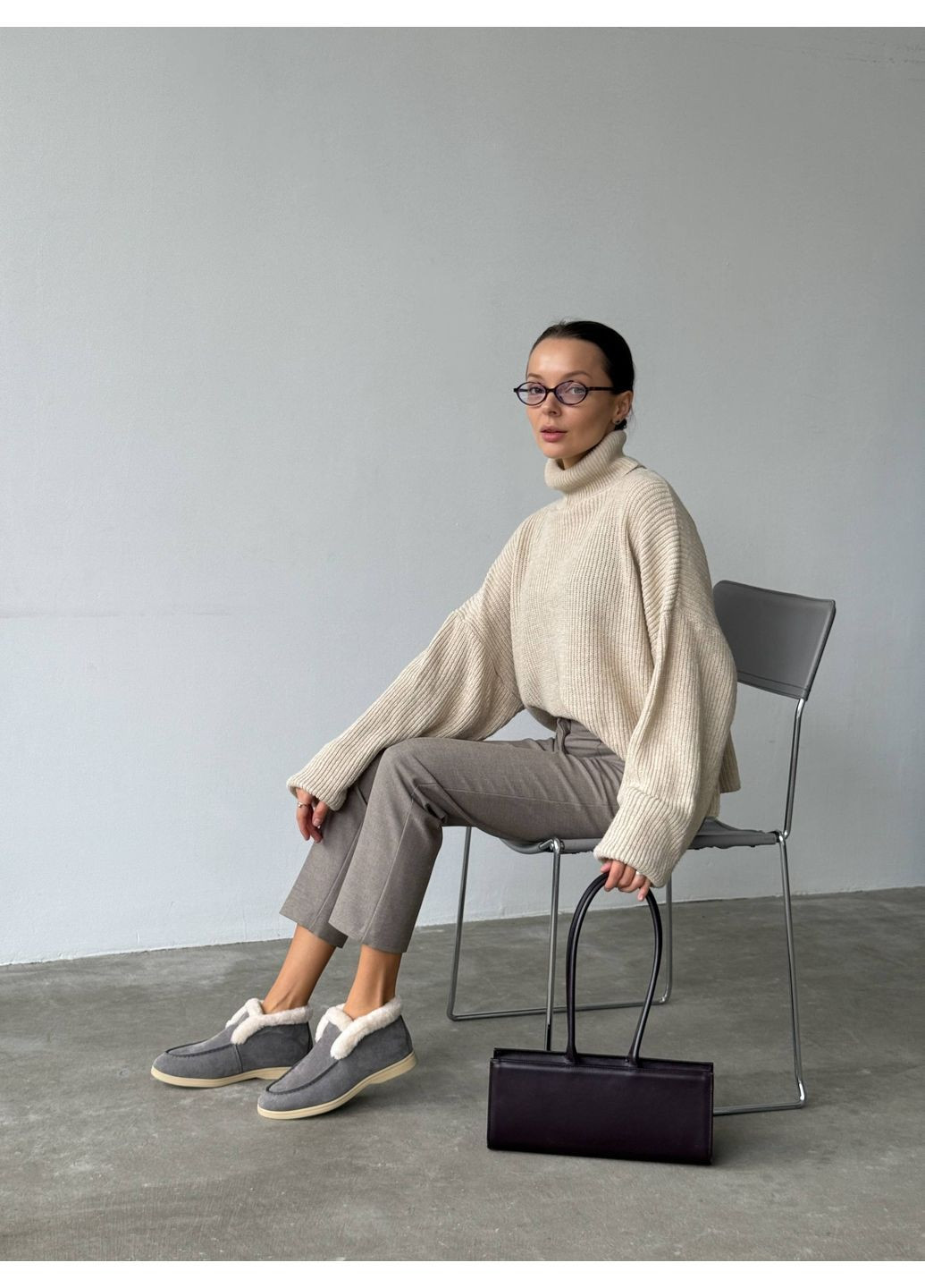 Жіночі зимові лофери з натуральної замші з хутром, сірі, на низькому ходу No Brand (365755992)