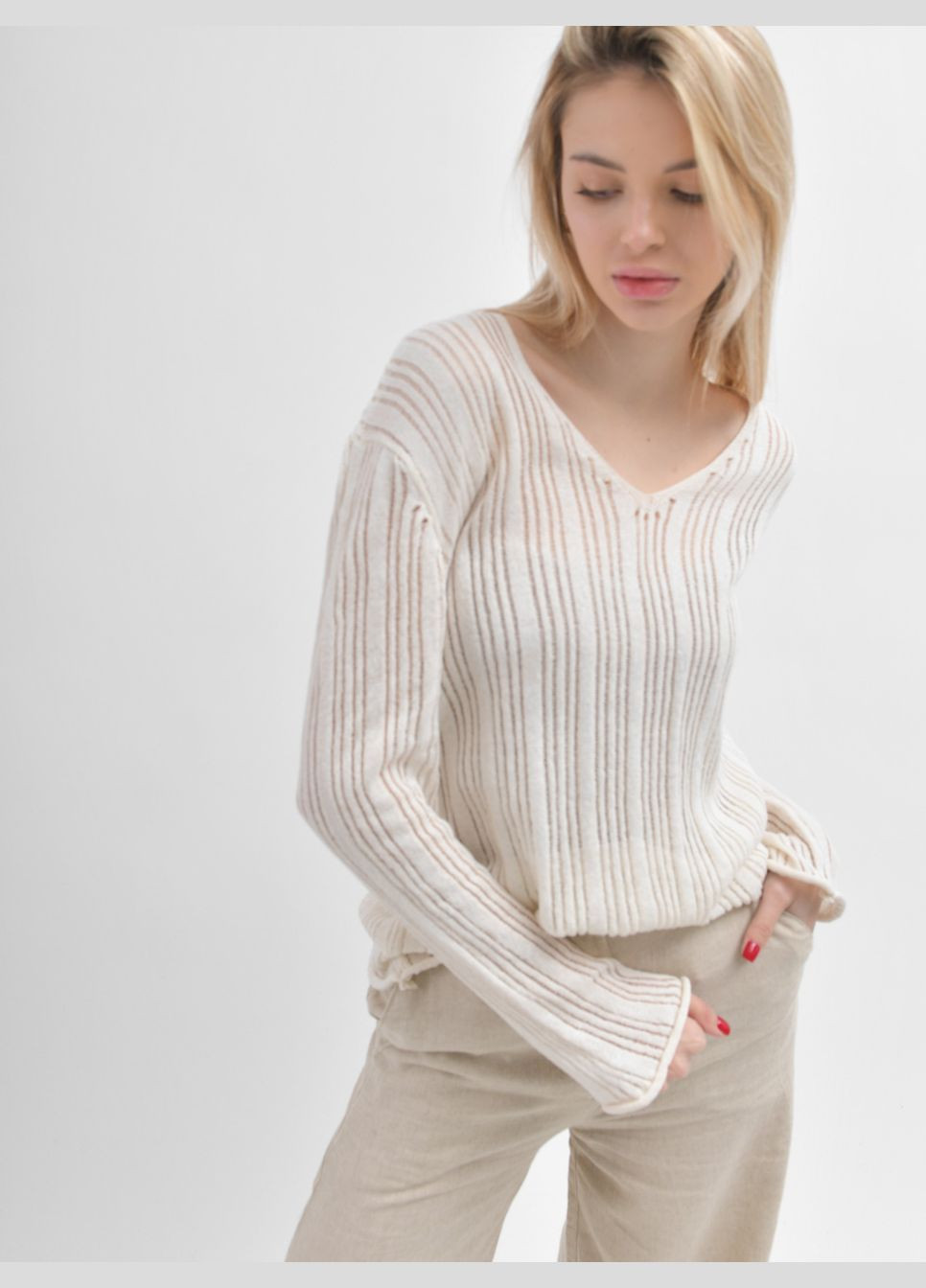 Молочний демісезонний пуловер Carica